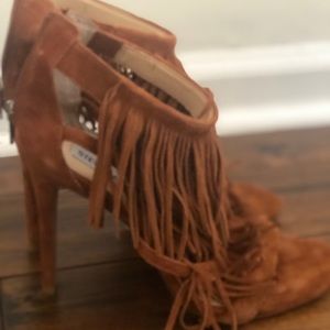 Brand new leather Steve Madden fringe heels